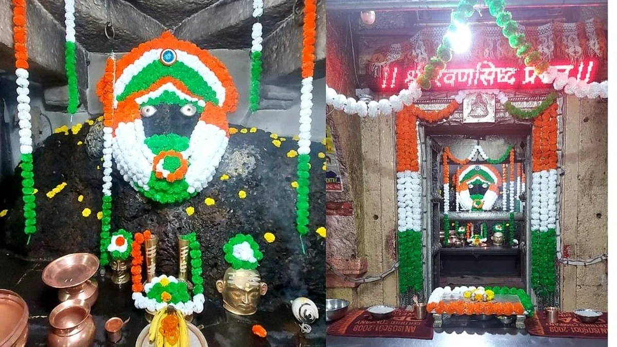 प्रजासत्ताक दिनानिमित्त तिरंगी फुलांच्या सजावटीत रंगले श्री रेवणसिध्द मंदिर