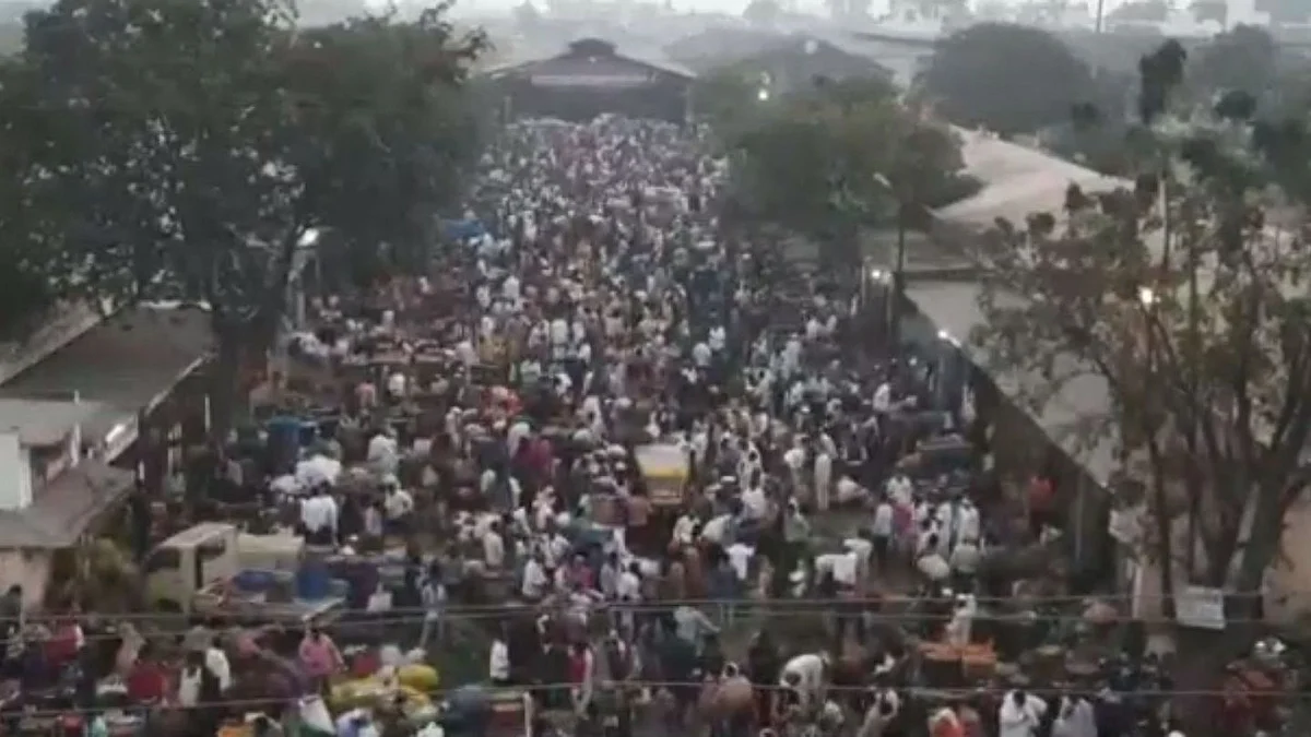 सोलापूर एपीएमसी मार्केटमध्ये तौबा गर्दी