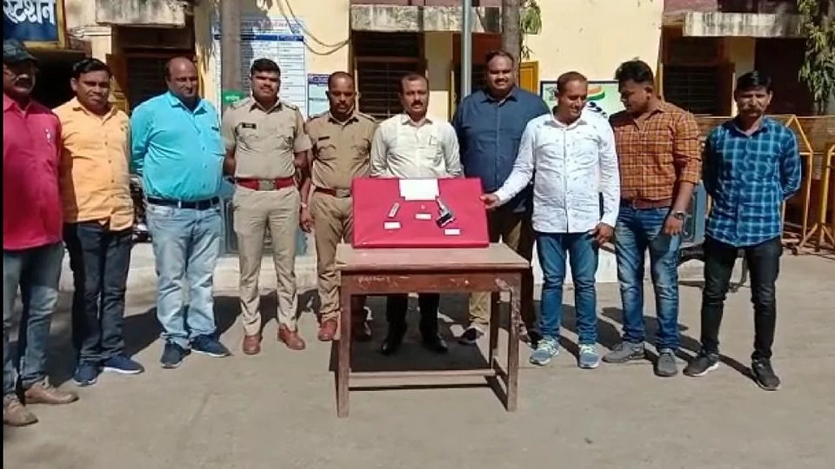 Crime News: गावठी पिस्तूल व जिवंत काडतुसे बाळगणाऱ्याच्या आवळल्या मुसक्या