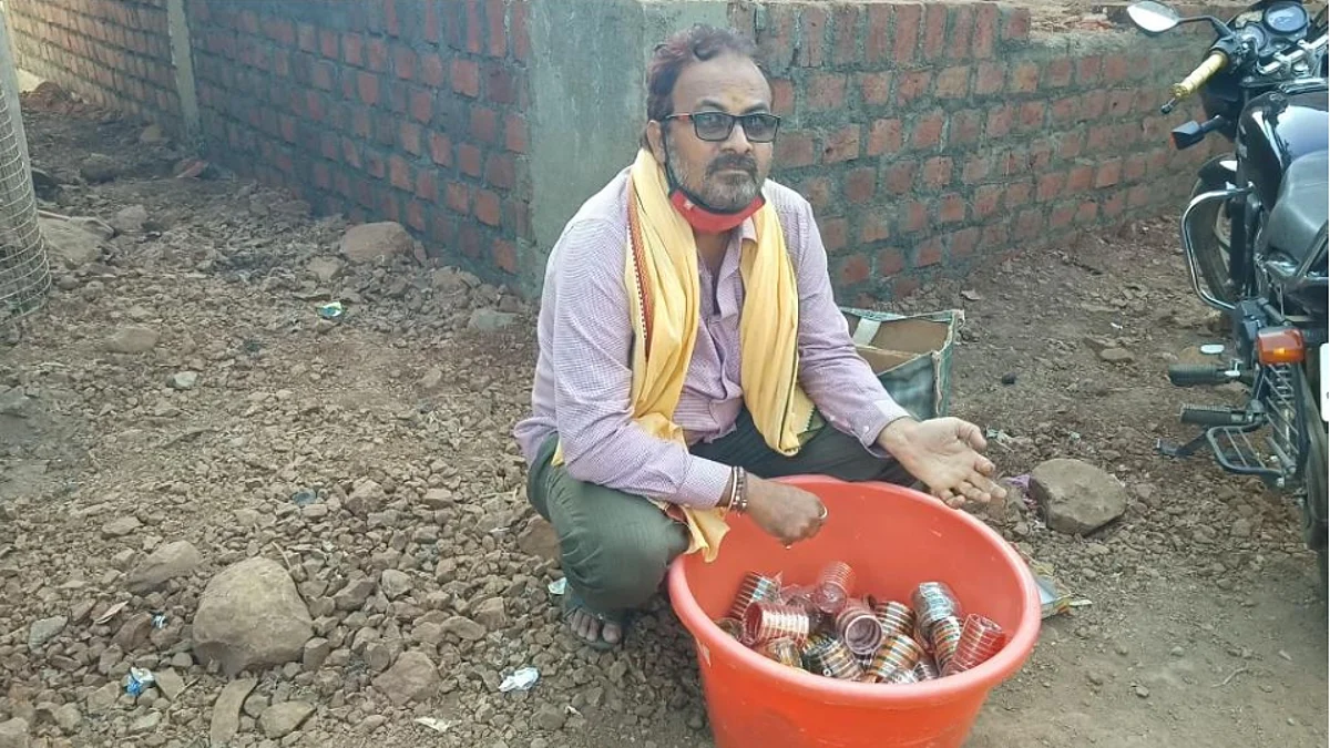 ST Employee: 'बांगड्या विकू, मात्र आंदोलन सुरुच राहील', एसटी कर्मचाऱ्यांनी शोधला जगण्यासाठी पर्यायी मार्ग