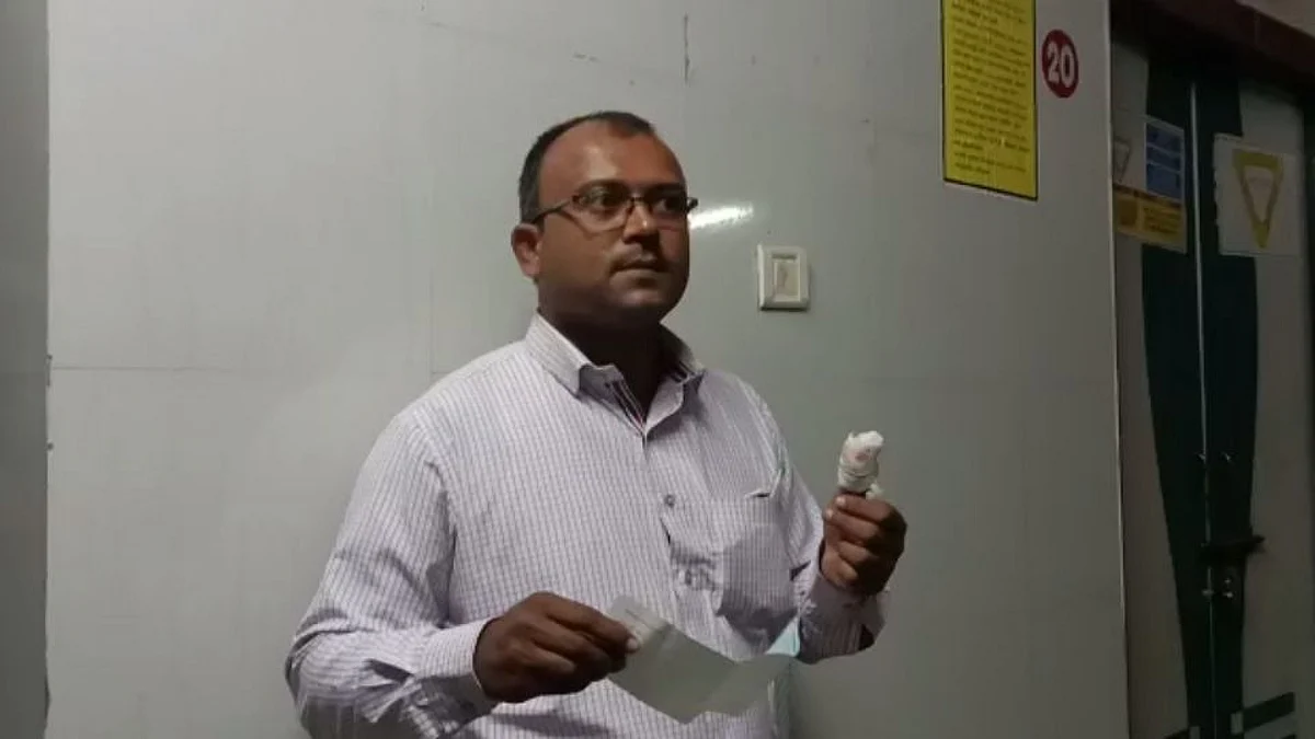 बापरे! किरकोळ वादातून मुख्याध्यापकाने घेतला शिक्षकाच्या अंगठ्याचा चावा, नाशिकमधील घटना