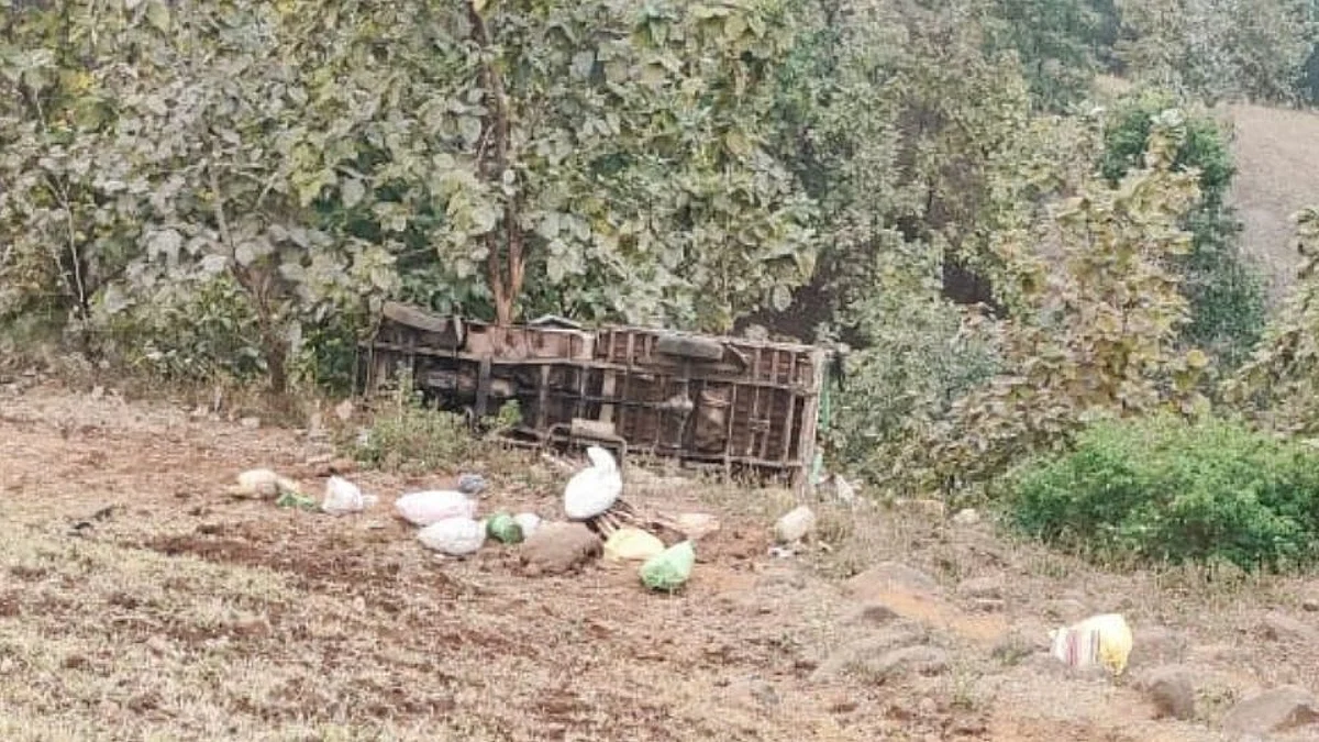Accident News: मजुरांना घेऊन जाणाऱ्या पिकअपला अपघात; तीन ठार, मृतात दोन बालकांचा समावेश