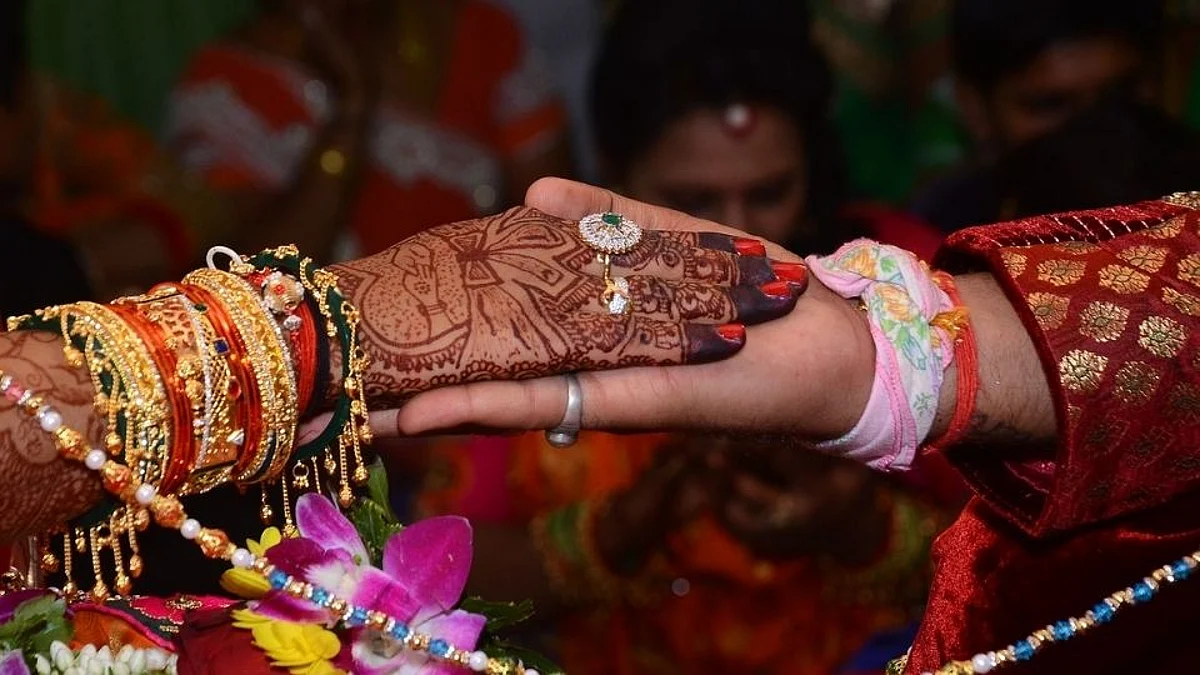 प्रेयसीच्या लग्नात प्रियकराची एन्ट्री; नवरदेवासमोरच नवरीच्या भांगेत भरलं कुंकू, त्यानंतर...