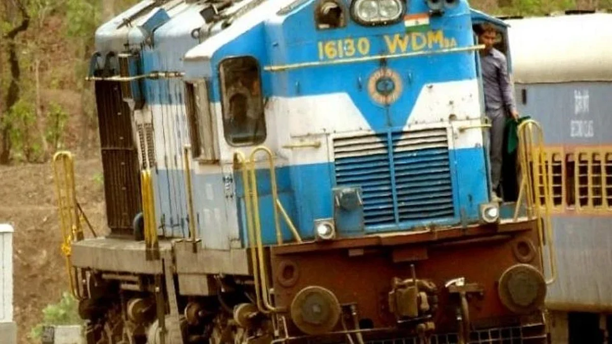 कोकणकन्या एक्स्प्रेसच्या इंजिनात बिघाड, मध्य रेल्वेची वाहतूक विस्कळीत