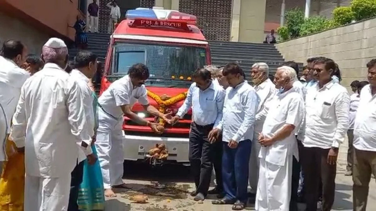 धुळ्यातील भीषण आगीनंतर आपत्ती व्यवस्थापन वाहन सेवेत