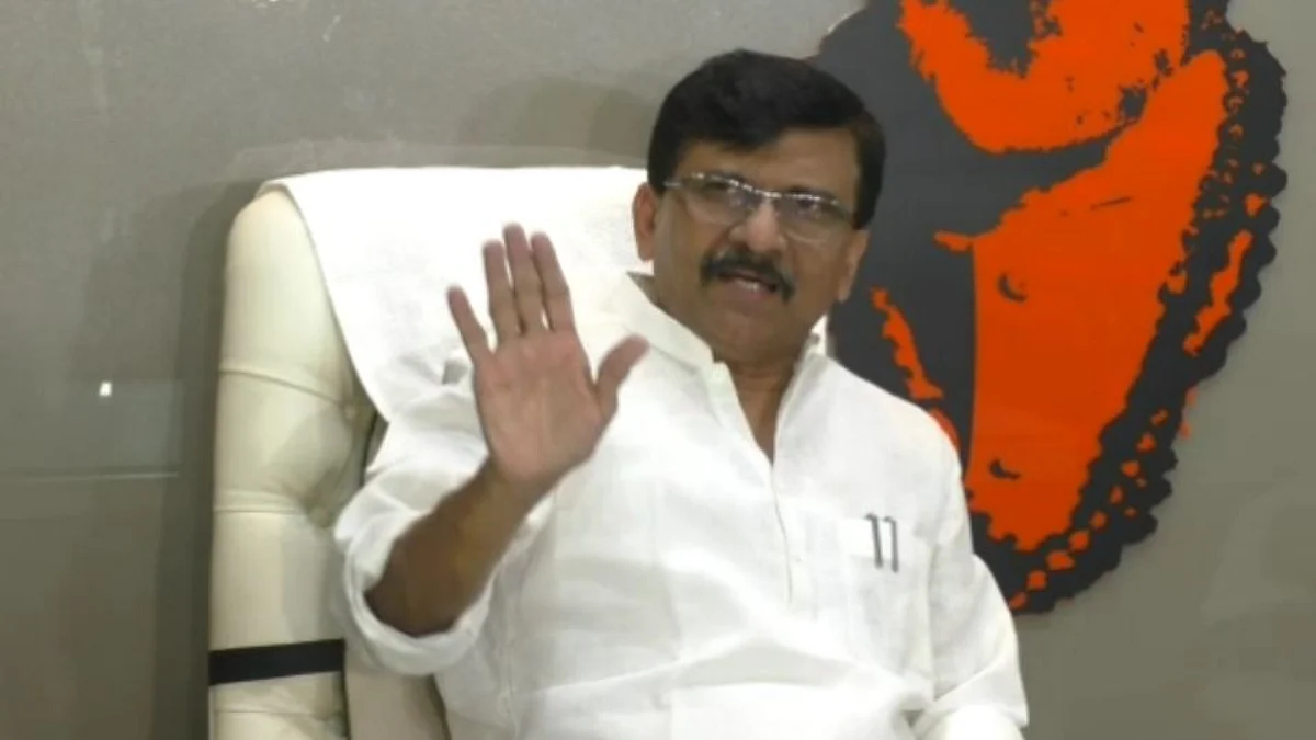 'ही जनतेची फसवणूक, संविधानाचा अपमान'; संजय राऊतांचा राणा दाम्पत्याला टोला