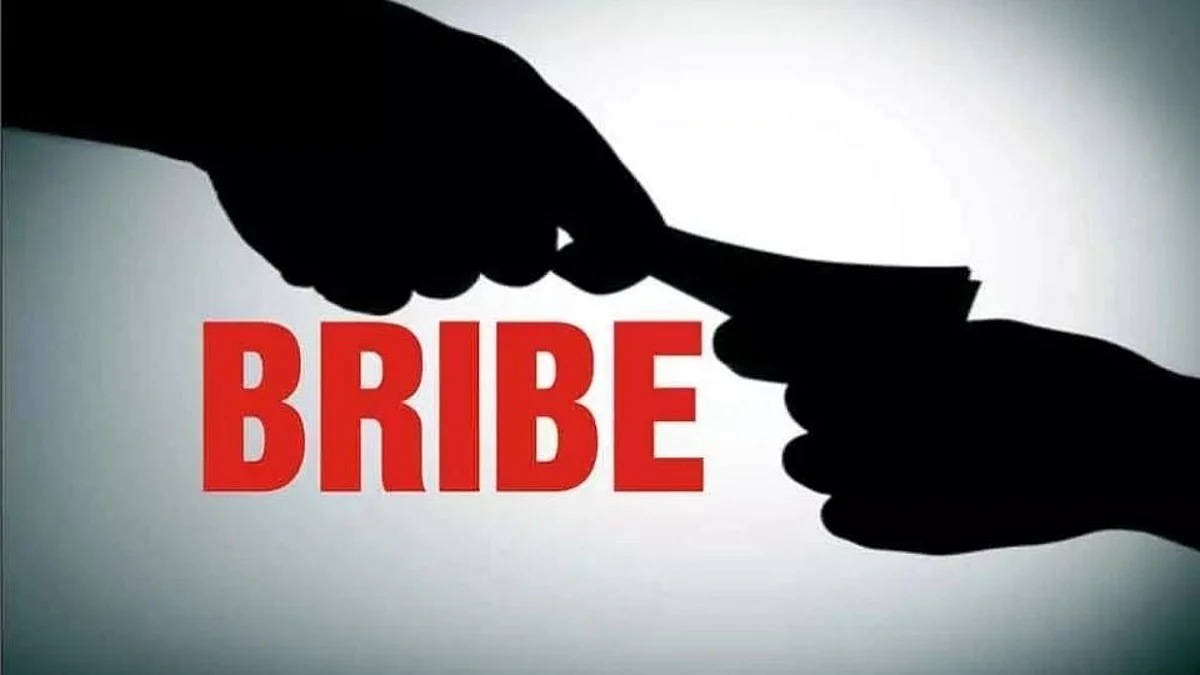 सात हजाराची लाच घेताना पाटबंधारे विभागाचा मोजणीदार अडकला ACB च्या जाळ्यात