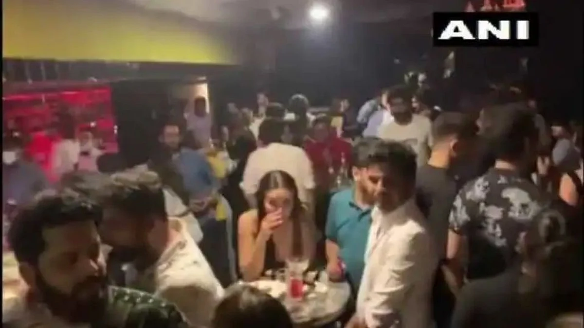 रेव्ह पार्टी: पबवर छापा, कोकेन जप्त; सेलिब्रिटींच्या मुलांसह १४२ जण ताब्यात