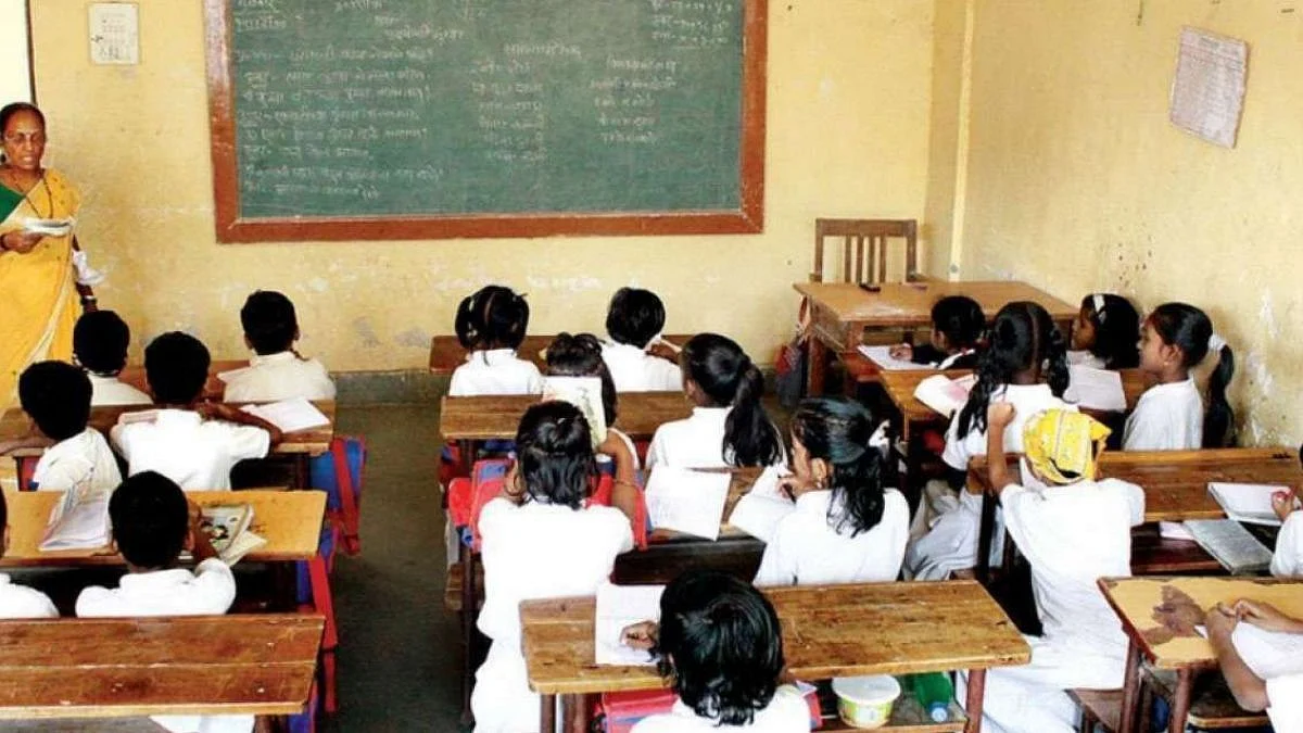 देशात 50 हजारांहून अधिक सरकारी शाळा बंद; रिपोर्टमधून धक्कादायक खुलासा