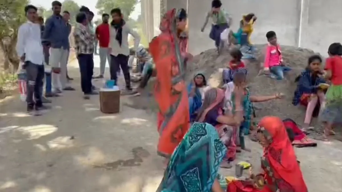 औरंगाबाद हादरलं! झोपलेल्या पतीला फरपटत नेत पत्नीसमोरच चिरला गळा