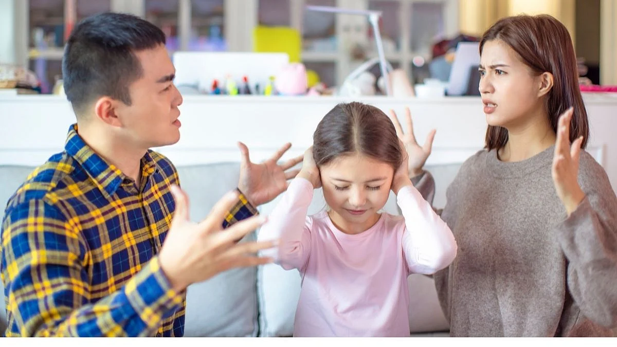 Parenting Tips : तुमच्या वागण्याचा मुलांवर होऊ शकतो दुष्परिणाम