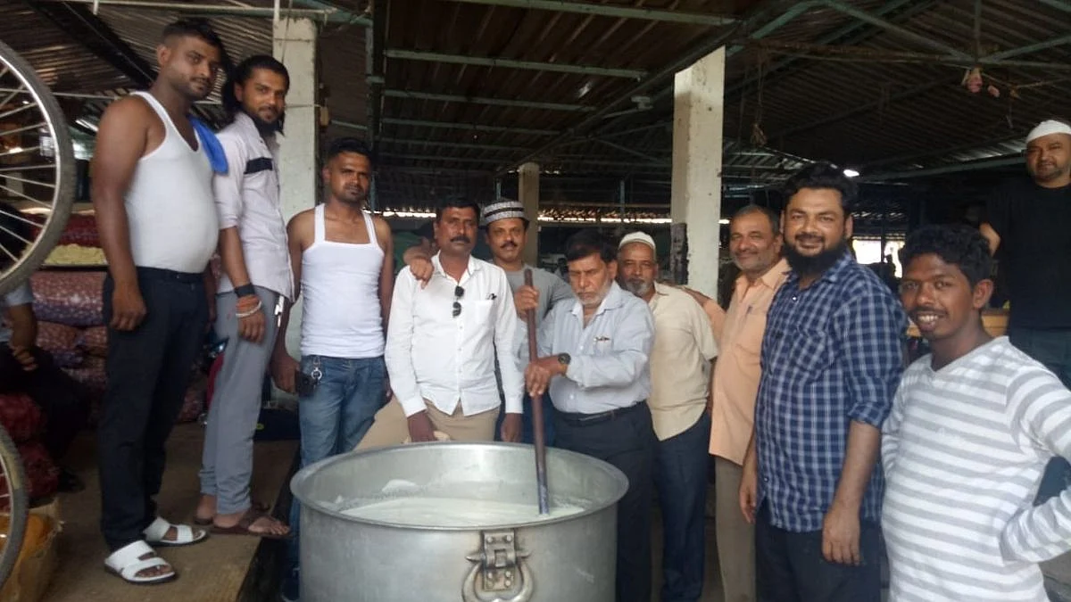 हिंदू- मुस्लिम एकतेचे प्रतिक; एकत्रित येत साजरी केली ईद