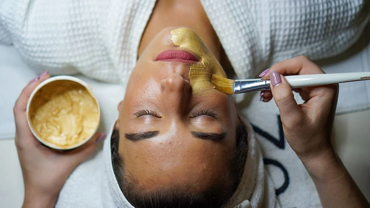 Skin Care: त्वचेसाठी असे फायदेशीर ठरेल अंड