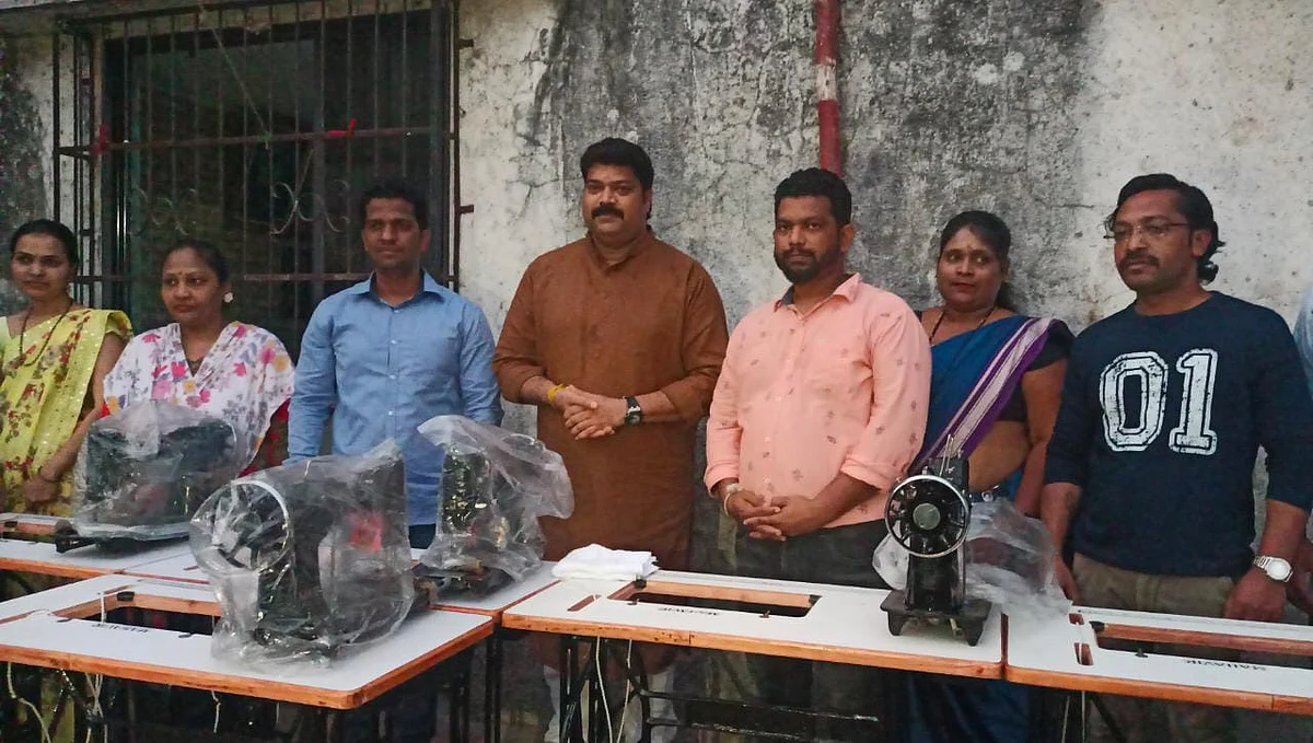 स्वतःचा पक्ष ज्यांनी पवार साहेबांच्या पायाशी नेऊन ठेवला...; मनसे आमदारांचा राऊतांना टोला