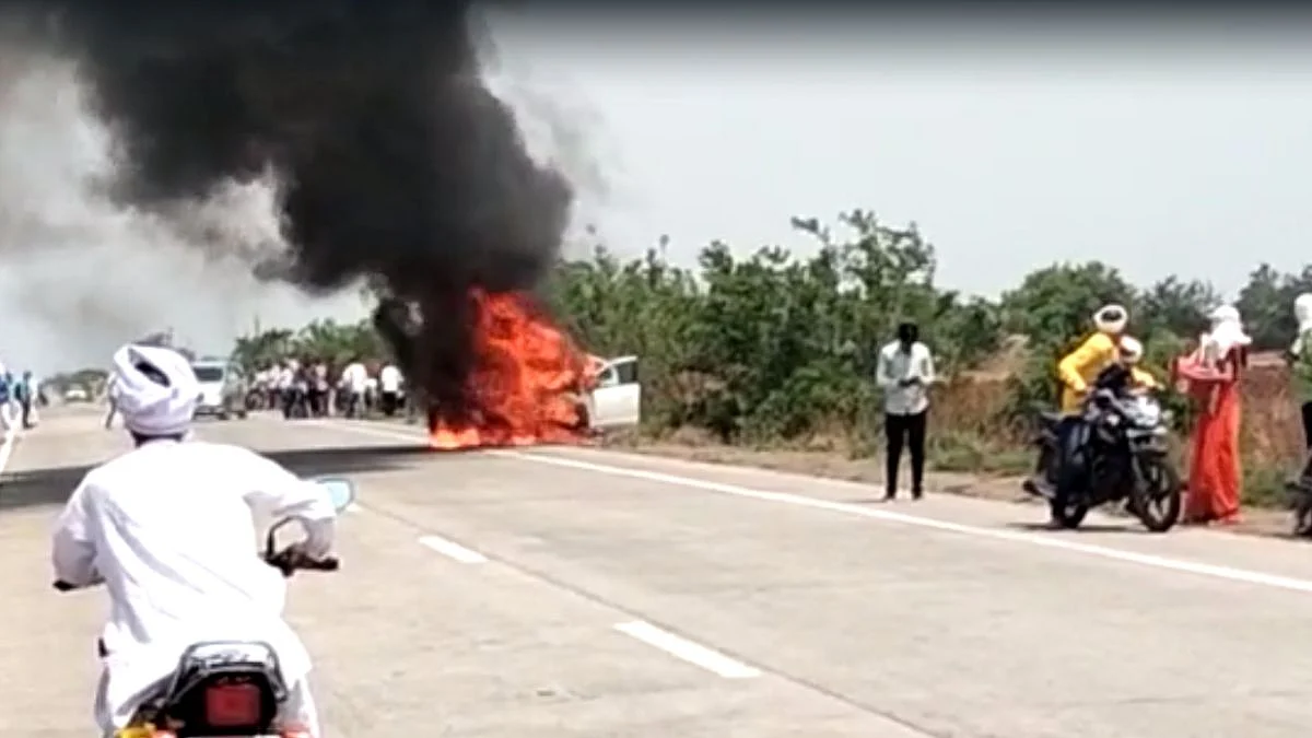 लातूरमध्ये बर्निंग कारचा थरार; कुटुंब थोडक्यात बचावले