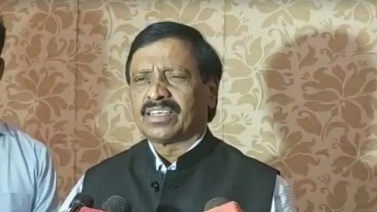 राणे कुटुंबीयांनी कातडी वाचवण्यासाठी भाजपची लाचारी सुरू केली : विनायक राऊत