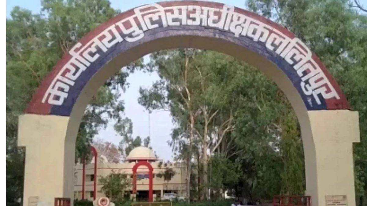 संतापजनक! महिलेला निर्वस्त्र करून पोलिसांनी केलं भयंकर कृत्य, धक्कादायक कारण उघड