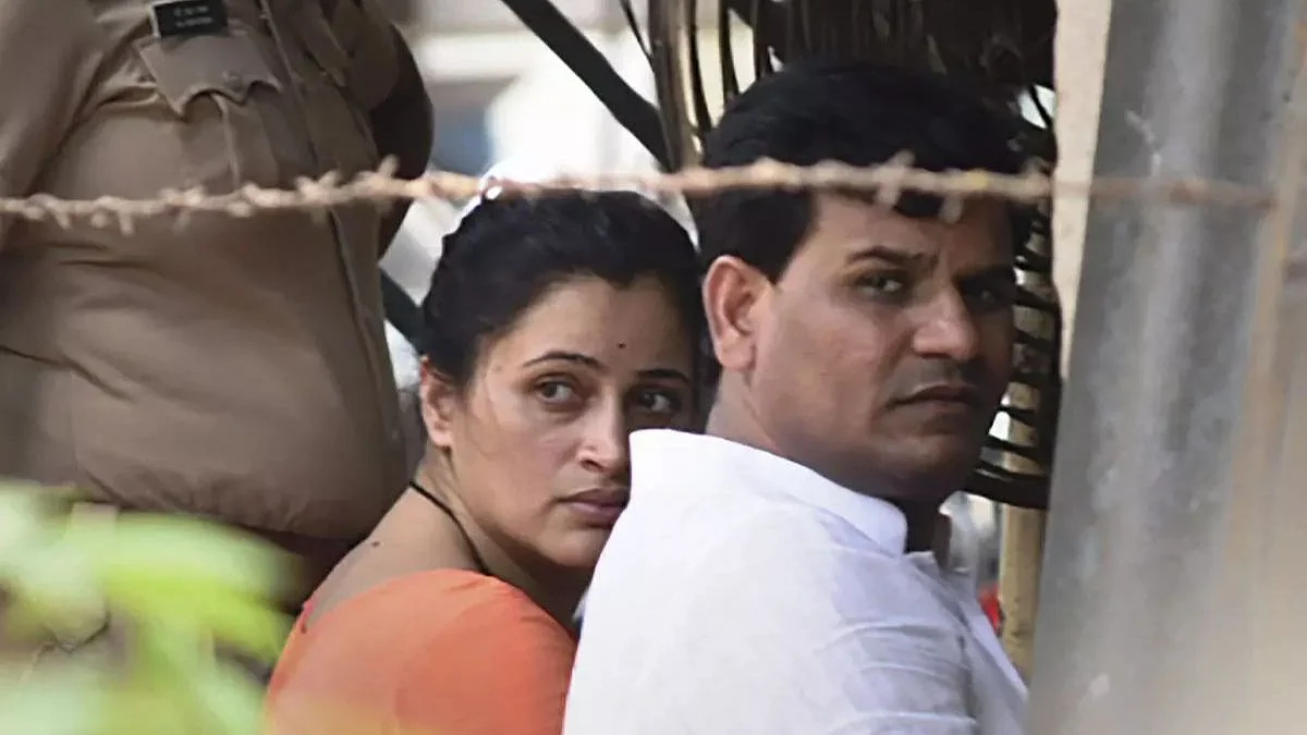 नवनीत राणांवर राजद्रोहाचा गुन्हा दाखल करणं चुकीचं; कोर्टाने राज्य सरकारला फटकारलं
