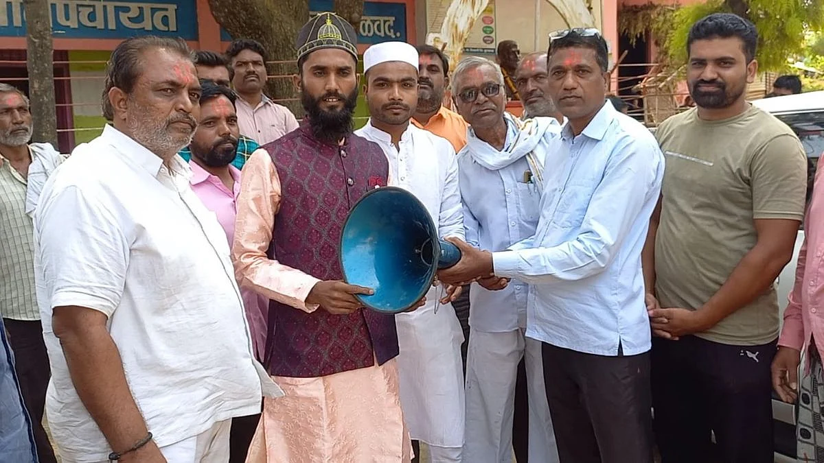 हिंदू-मुस्लीम एकोप्याचं अनोखं दर्शन; बुलडाण्यात हिंदू बांधवांकडून मशिदीला भोंगा भेट
