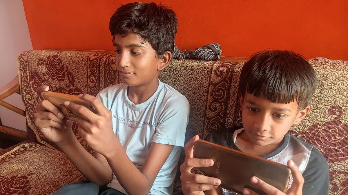 सावधान! मोबाईलचा अतिवापर केल्यास अल्झायमर्सचा धोका...