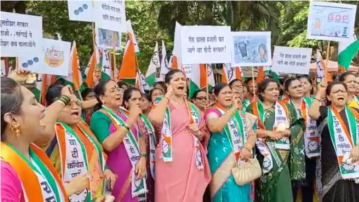 इंधन दरवाढ-महागाई विरोधात ठाण्यात राष्ट्रवादीच्या महिला कार्यकर्त्यांचं आंदोलन