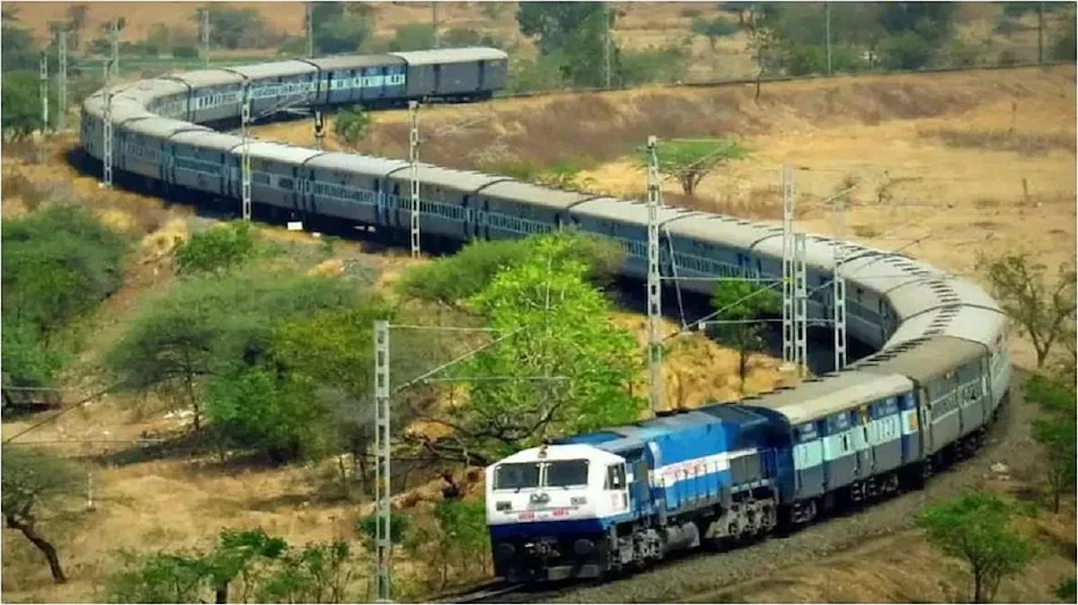 ट्रेनच्या इंजिनमध्ये अडकून फरफटत गेला तरूण, लोकोपायलटनं ब्रेक लावला नाही, कारण...