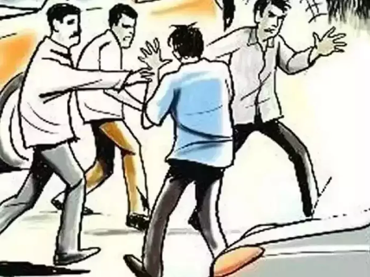 वडिलांच्या अंत्ययात्रेत सात मुलं आपापसात भिडली, लाथा-बुक्क्यांनी केली हाणामारी!