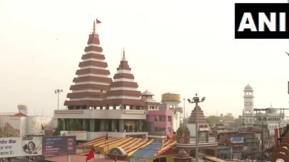 आदर्शवत! ' इथं' अजान सुरू झाली की मंदिरावरील स्पीकर करतात बंद