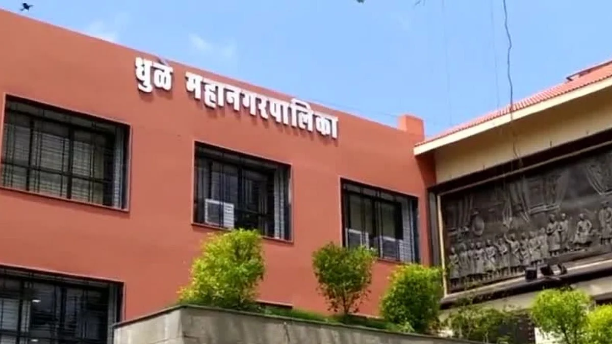 Dhule: मनपा डॉक्टरची ‘ॲडव्हान्स' हजेरी; रजिस्टरवर पुढच्या पाच दिवसांच्या सह्या