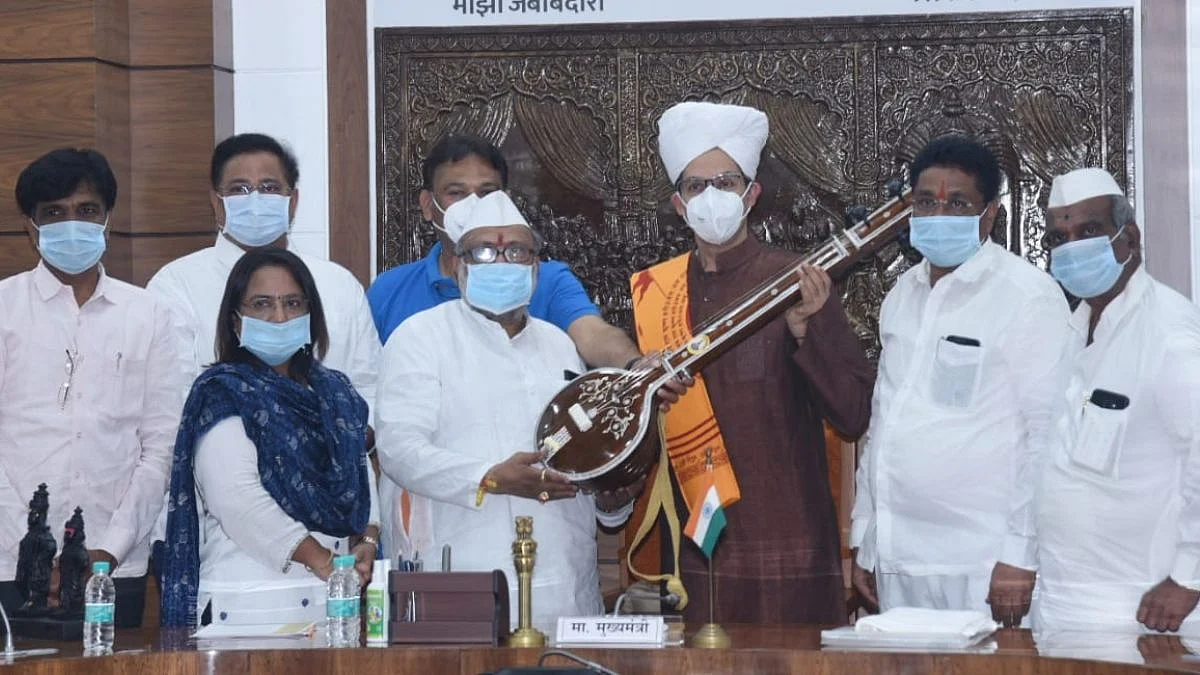 आषाढीच्या महापुजेसाठी मुख्यमंत्री उद्धव ठाकरे यांना मंदिर समितीकडून निमंत्रण