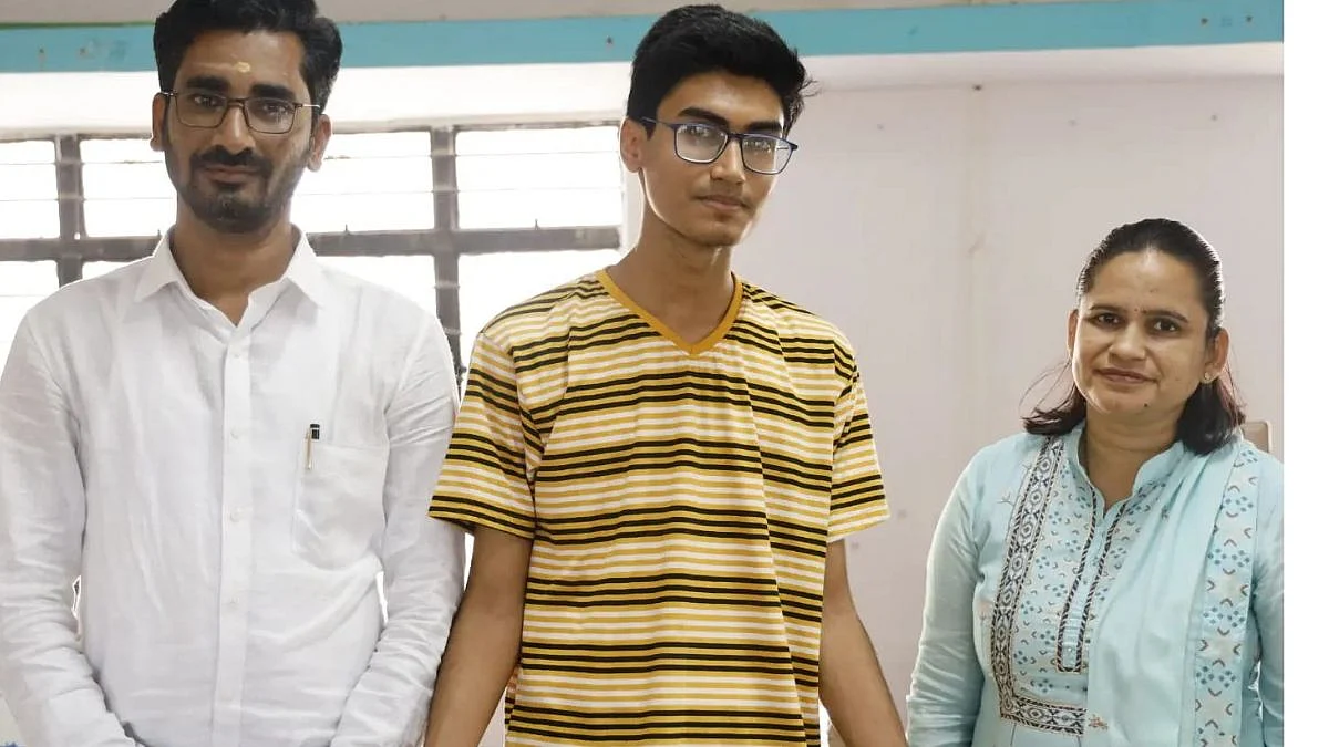 आदित्य कोंडमूरची गिनीज बुकात उत्तुंग झेप, कमी वयात 'कार्ड थ्रोईंग'चा विक्रम करणारा पहिला भारतीय