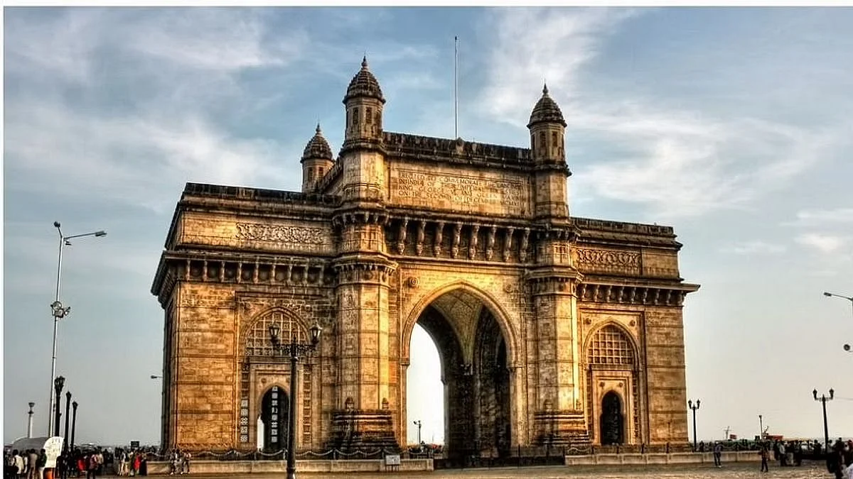 गेटवे ऑफ इंडियाजवळ ७५ फुटांचा तिरंगा फडकणार; पर्यटन मंत्री आदित्य ठाकरेंची संकल्पना