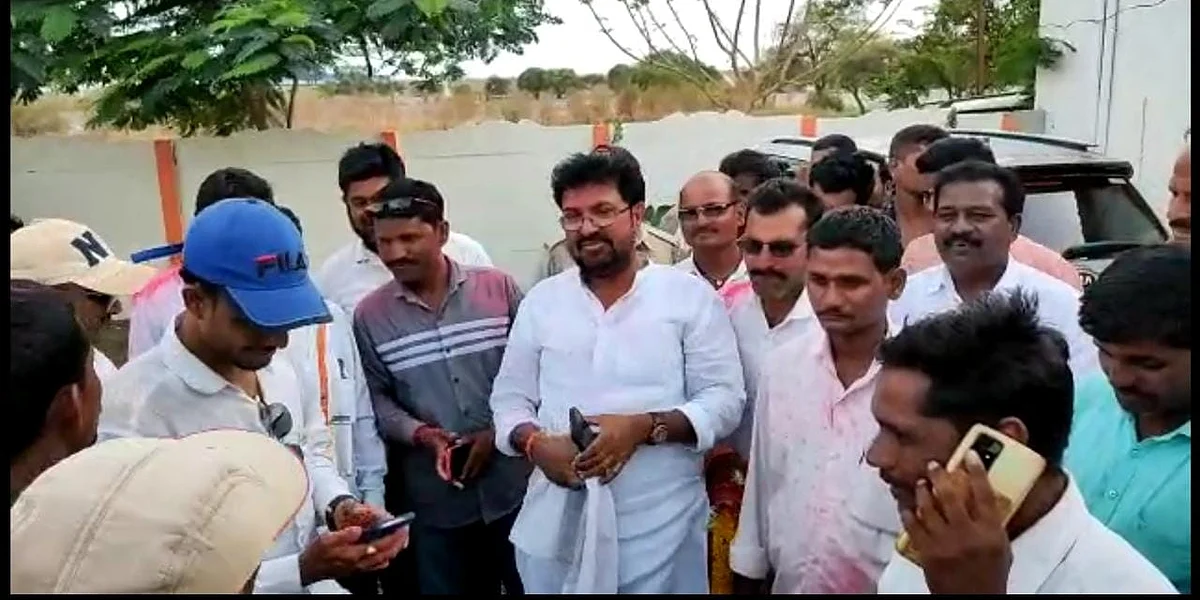 सोसायटीच्या निवडणुकीत काँग्रेसच्या 'या' आमदाराचा दारुण पराभव, शिवसेनेचा भगवा फडकला