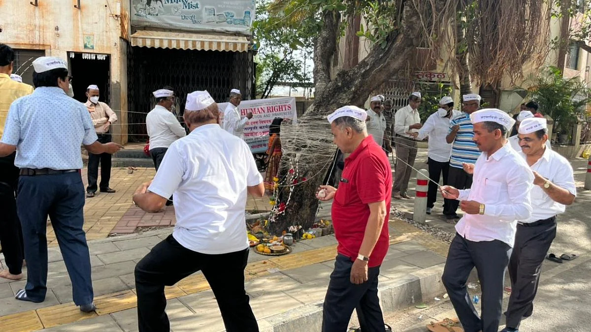प्रत्येक जन्मी अशीच पत्नी मिळावी; बायकोसाठी नवरोबांनी केली वट पौर्णिमा साजरी