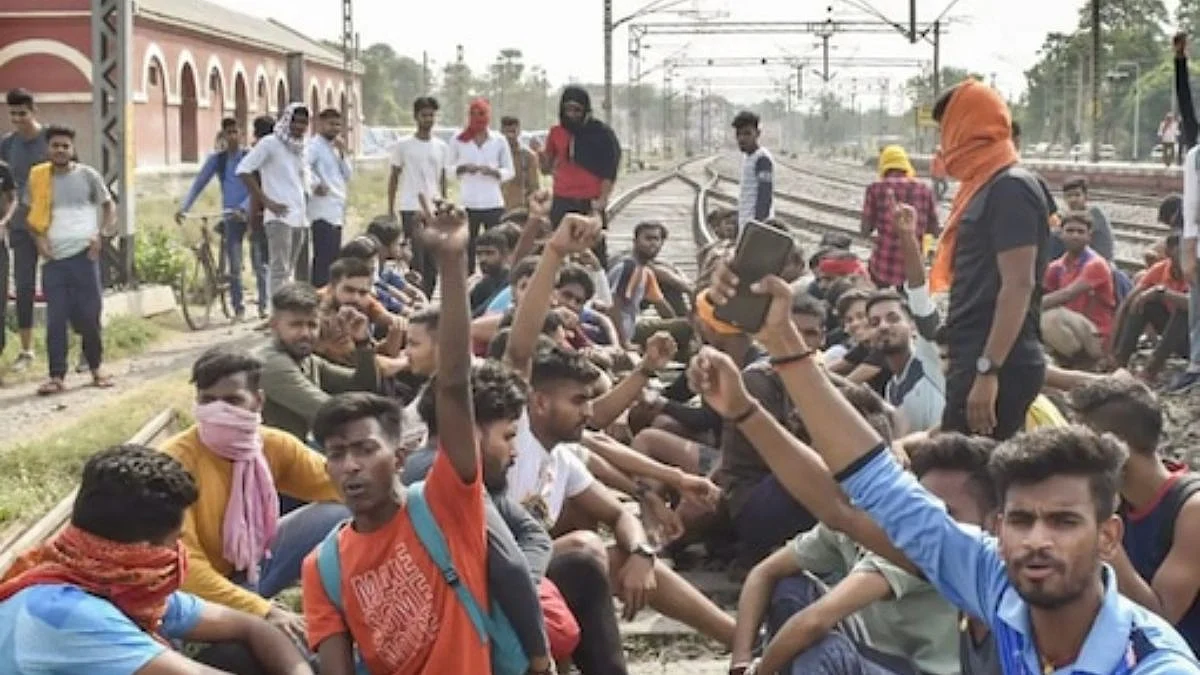 Agnipath Scheme Protests: अग्निपथविरोधात भारत बंद; इंटरनेट बंद, ट्रॅफिक जाम; रेल्वेही अडवल्या