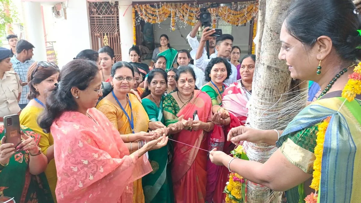 सुप्रिया सुळे दिलखूलास... म्हणाल्या, ग्लासात ग्लास छत्तीस ग्लास सदानंदराव आहेत फर्स्ट क्लास