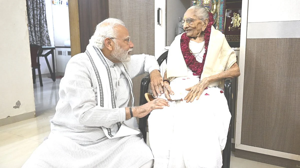PM Modi : "माझी आई दुसऱ्यांच्या घरची भांडी धुवायची"; पंतप्रधानांची आईबाबत भावुक पोस्ट
