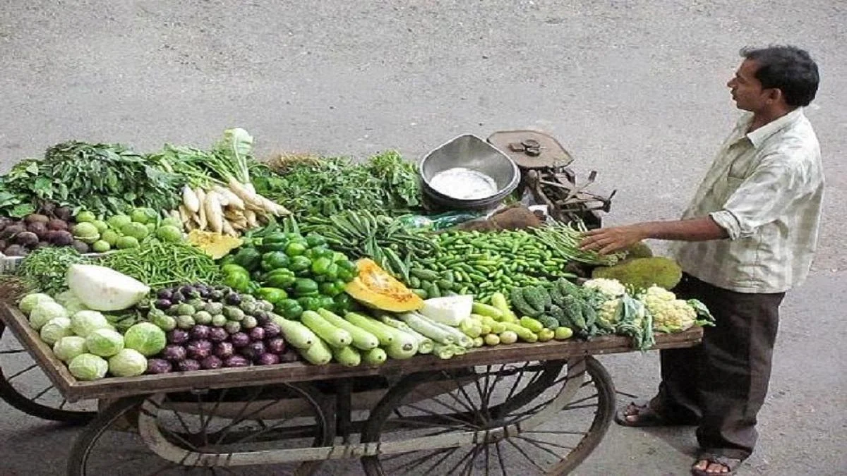 पावसाळा लांबल्याने भाजीपाला दरात भरमसाठ वाढ; शेवगा, कारल्याने गाठली शंभरी