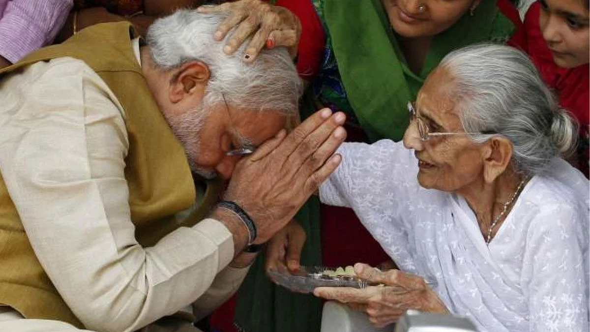 वाढदिवसाच्या दिवशी पंतप्रधान मोदींकडून आईला मोठं गिप्ट; रस्त्याला देणार हिराबेन यांचं नाव!