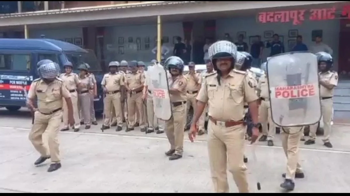 बदलापुरात पोलिसांकडून दंगल नियंत्रणाचं मॉकड्रील; अग्निपथच्या पार्श्वभूमीवर पोलिसांची खबरदारी