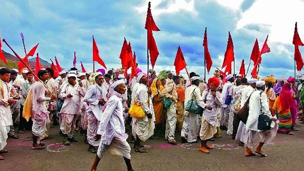 दिंडीत घुसला भरधाव कंटनेर; एका वारकऱ्याचा मृत्यू; तीन जखमी