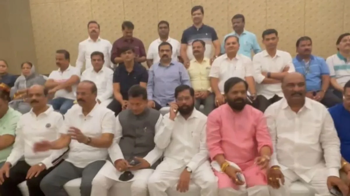 एकनाथ शिंदे शक्तिप्रदर्शन करत असताना आलेला तो फोन कोणाचा?