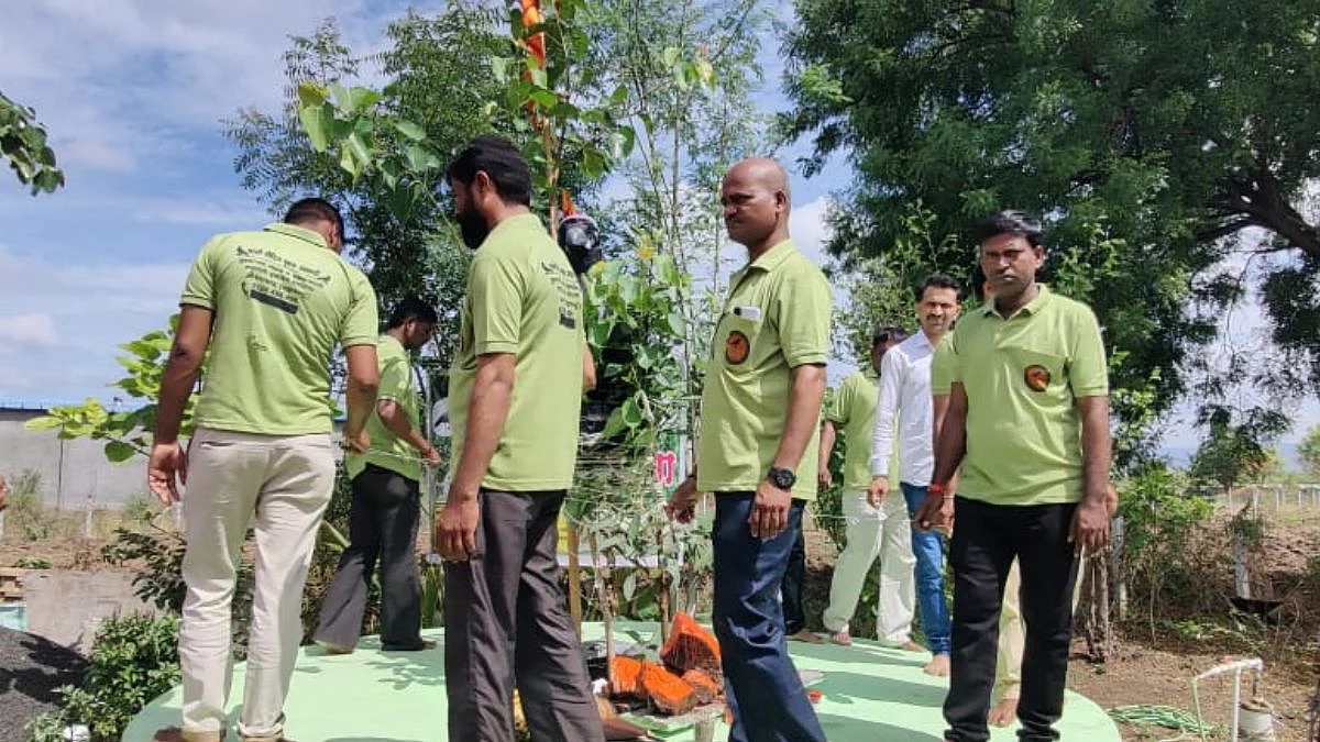 ७ जन्मच काय ७ सेकंद सुद्धा अशी पत्नी नको; औरंगाबादेत पुरुषांकडून पिंपळपौर्णिमा साजरी