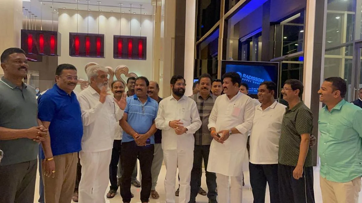 शिवसेनेला आणखी एक झटका! एक मंत्री आणि चार आमदार गुवाहाटीत पोहचले