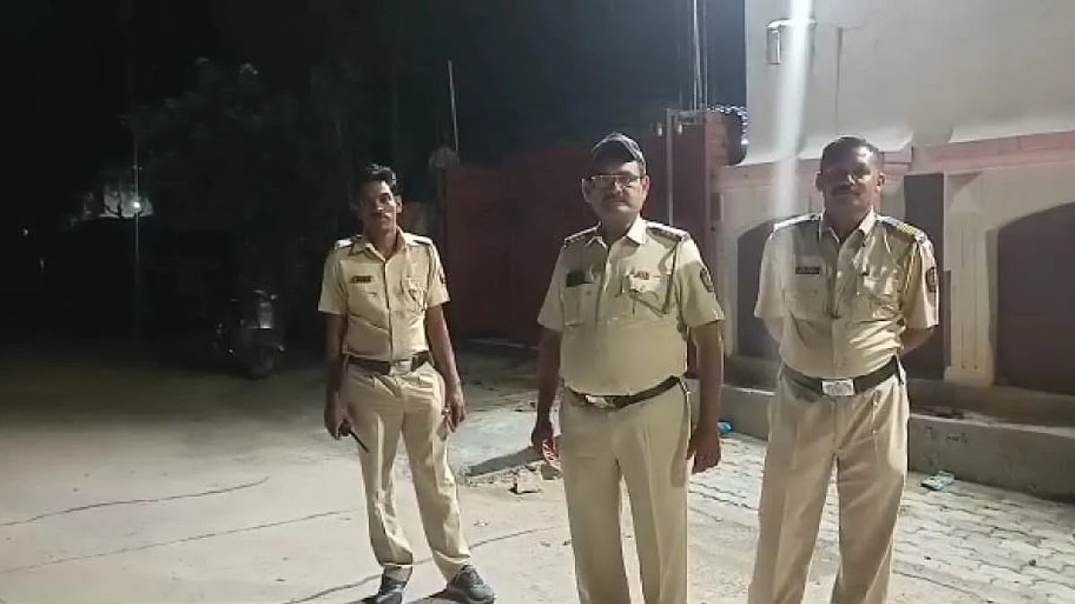 आमदार मंजुळा गावित यांच्या निवासस्थानाबाहेर पोलीस बंदोबस्त
