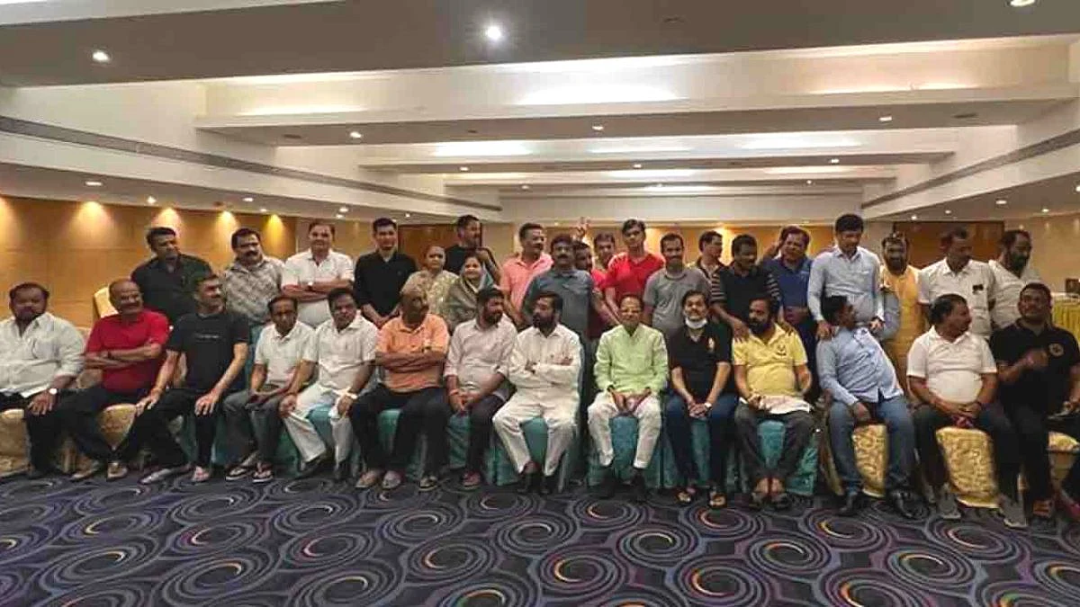 मंत्री पळाले तरी पत्ता नाही; राष्ट्रवादीच्या बैठकीत गुप्तचर यंत्रणेबाबत नाराजी