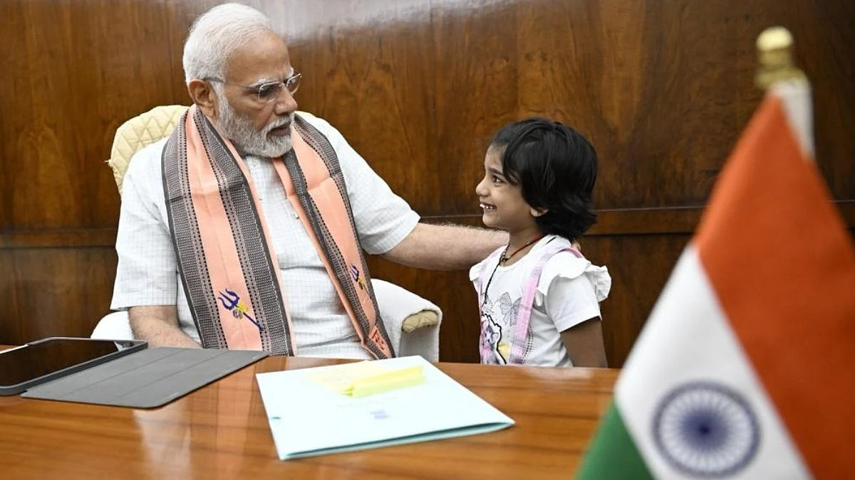 PM मोदींनी ८ वर्षीय मुलीला विचारलं, मी काय करतो? चिमुकलीच्या उत्तरानं मोदींसह सर्वच हसून लोटपोट
