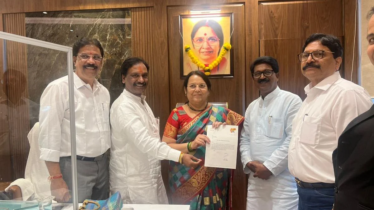 shivsena leaders gives letter to neelam gorhe