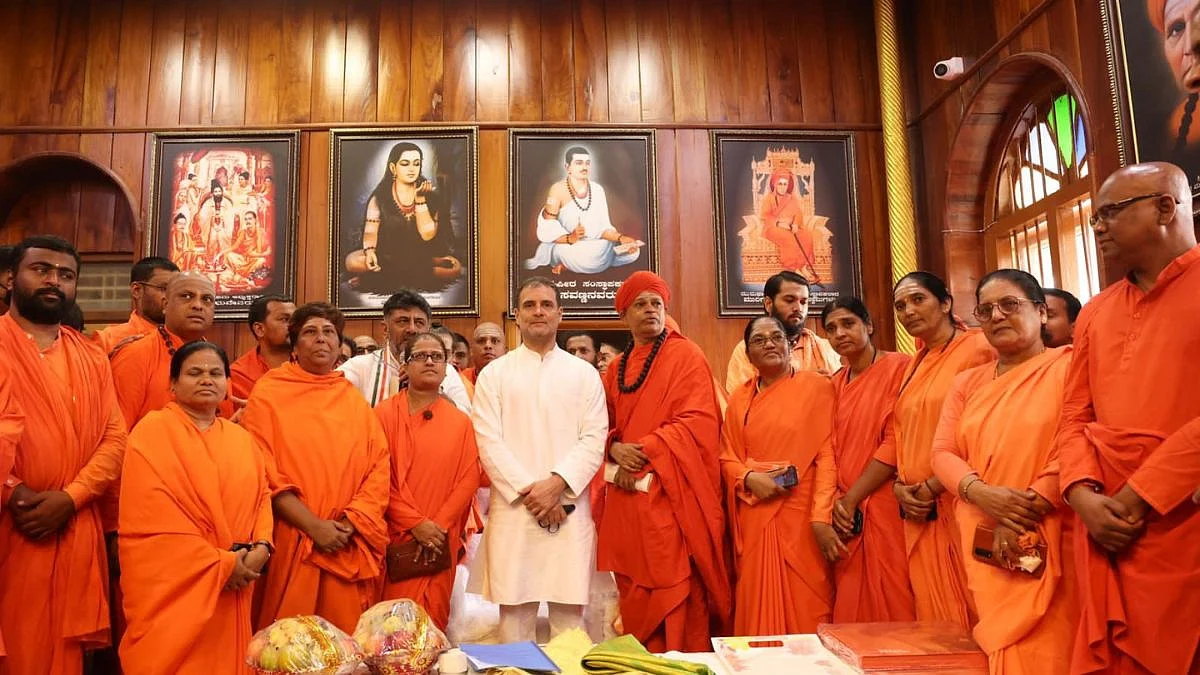Rahul Gandhi initiated into Lingayat sect in Karnataka