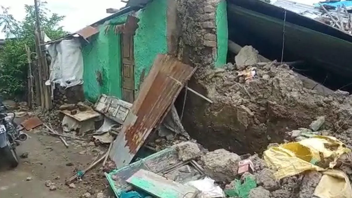 Wall collapsed in Amravati